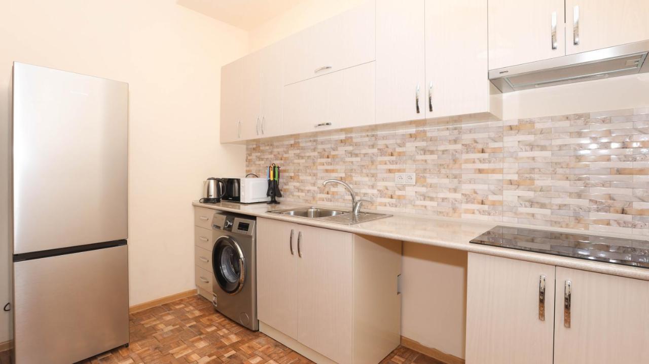 Stay Inn Apartments Near Dalma Garden Mall Єреван Екстер'єр фото